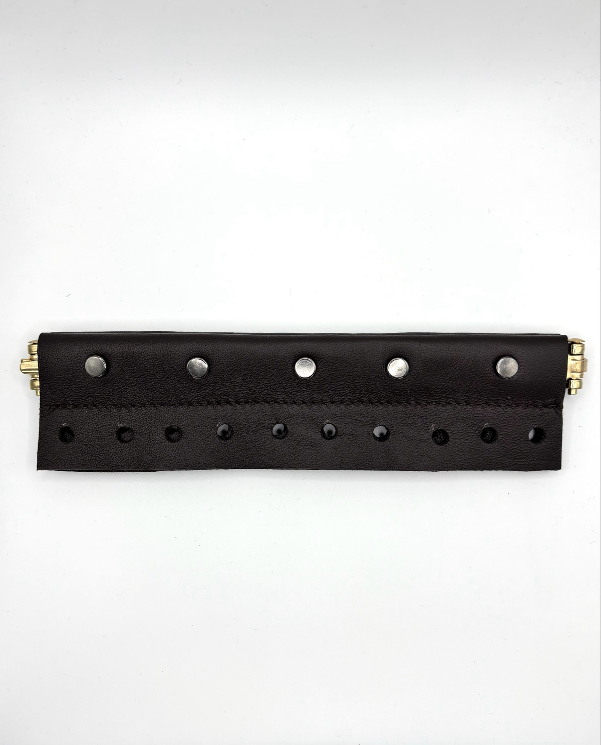 Cerniera in pelle con borchie